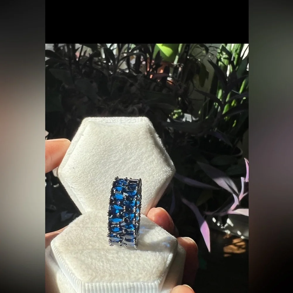 Hematite finish blue sapphire crystal ring size 8 HRTDB1